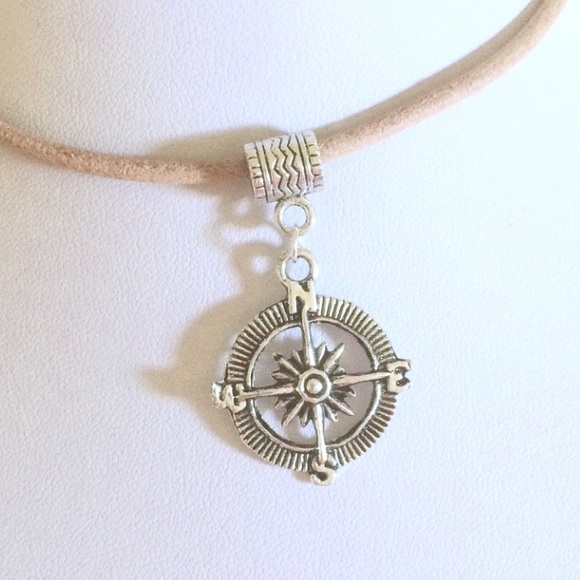Jewelry - Compass leather choker necklace
